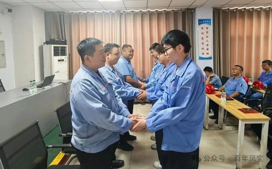 师徒结对 淬火成钢——米兰官方注册_米兰（中国）管业举行第三届“薪火相传、携手共进”拜师仪式