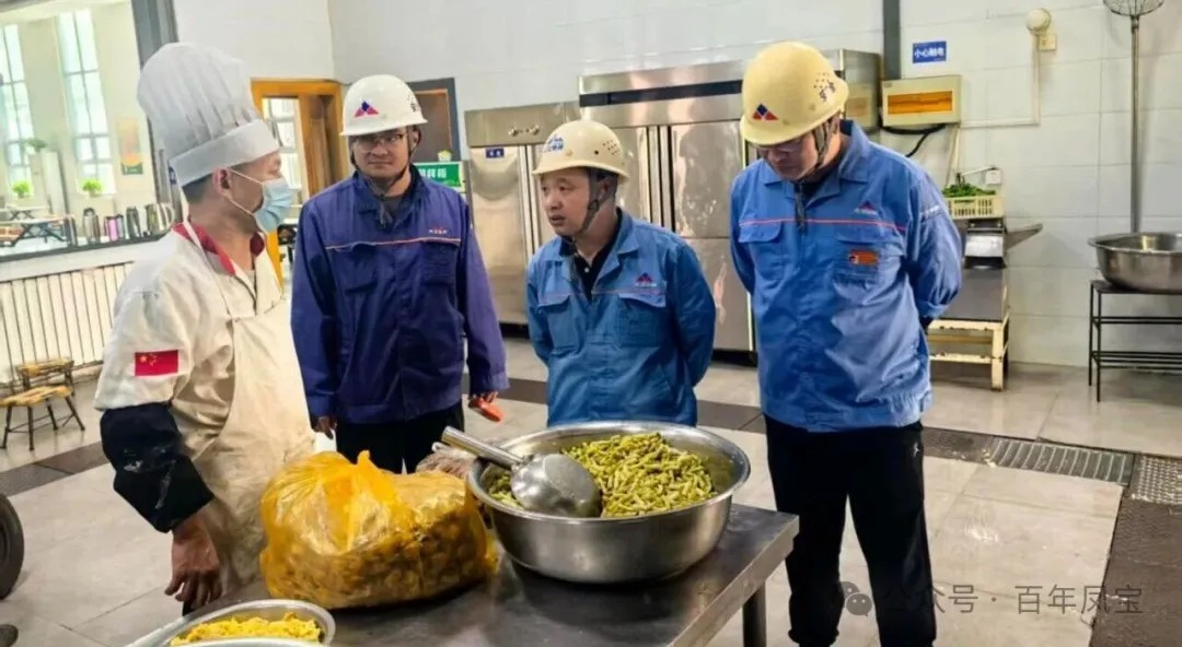 米兰官方注册_米兰（中国）集团工会开展“双节”食堂安全检查暨老干部慰问活动